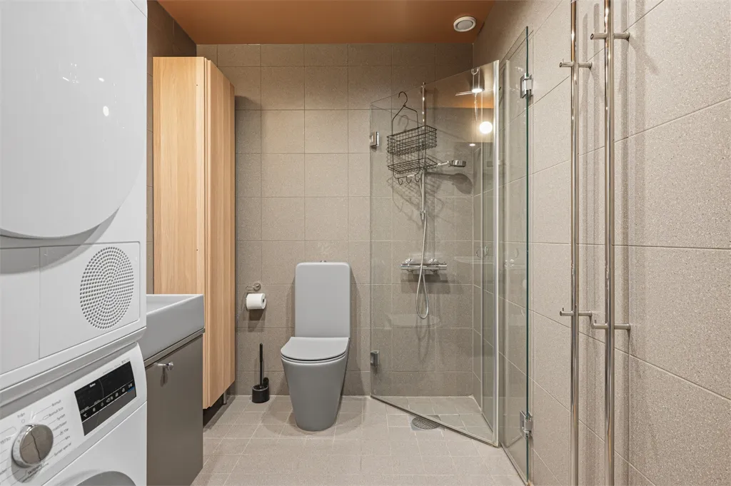 Bathrooms - Modern Flat with Balcony in Rosendal