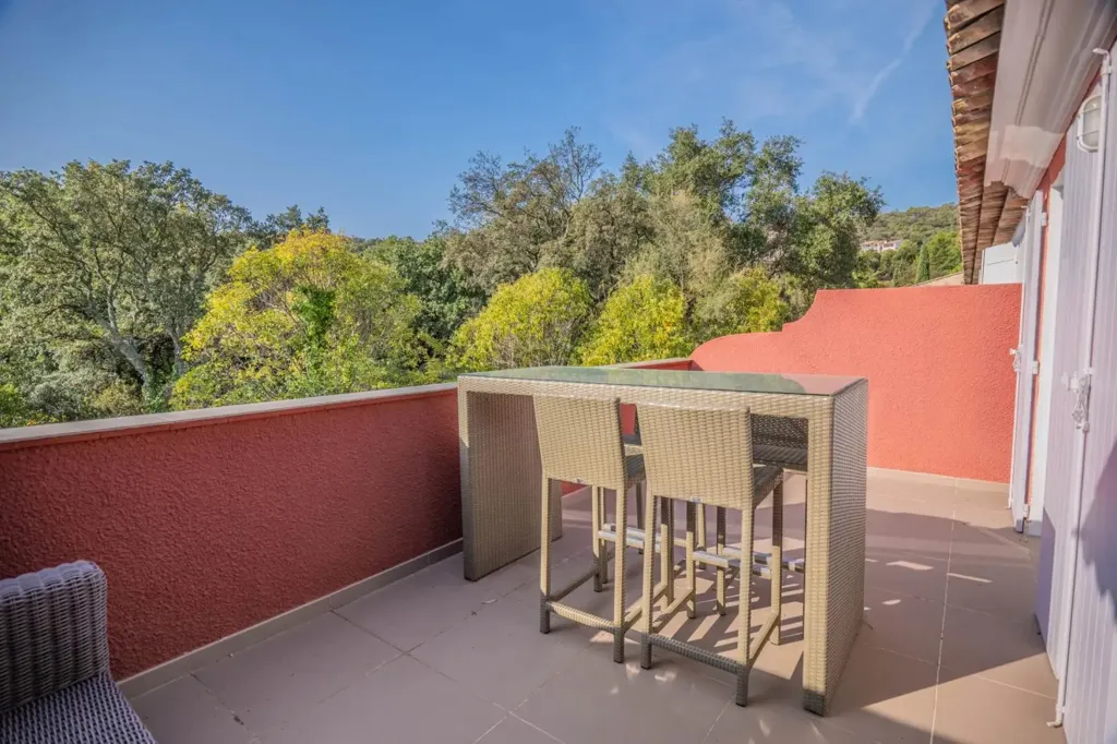 Terrass - Charming Villa with Pool in Secure Domain