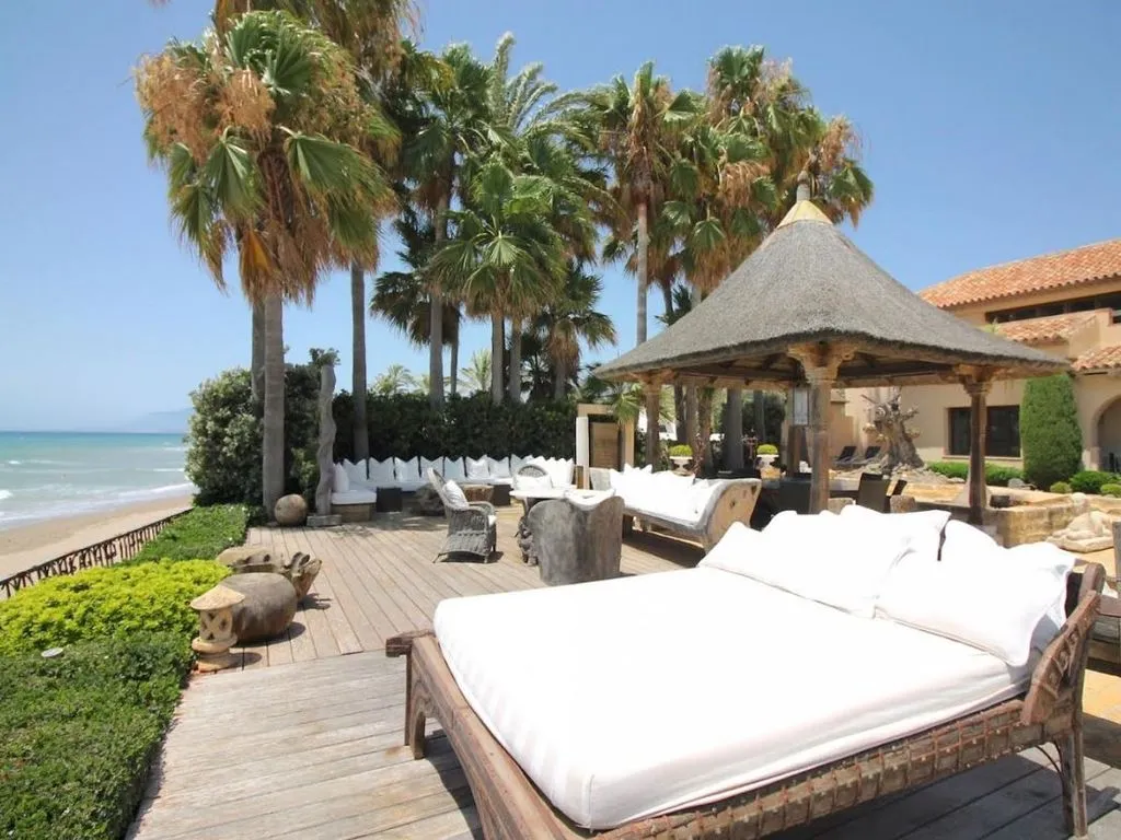 Terrass - Beachfront Villa with Spa in Los Monteros, Marbella