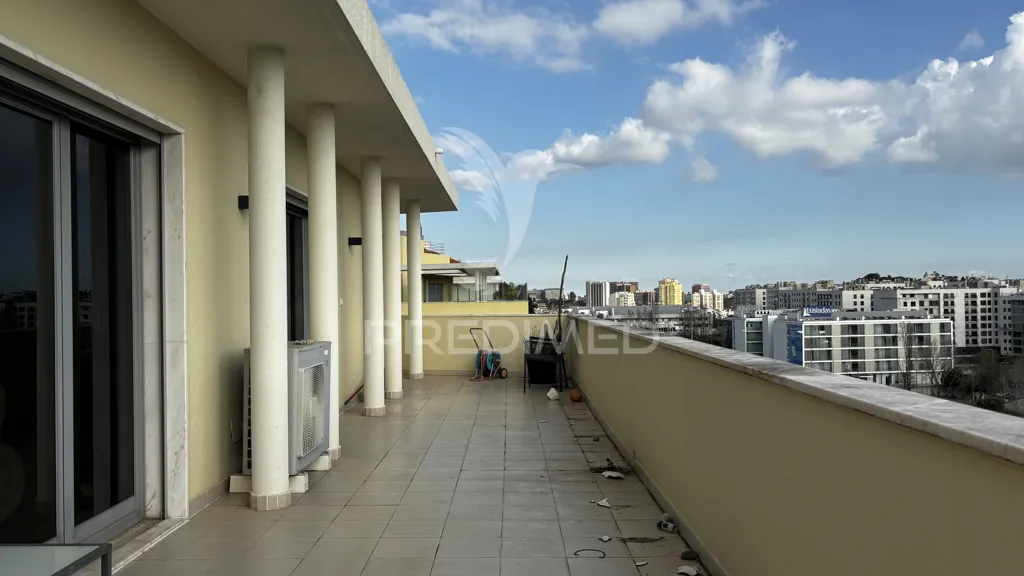 Rõdu - Penthouse with Panoramic View in São Domingos de Benfica