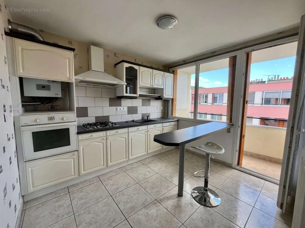 Kitchen - T3 Apartment with Balcony in Clermont-Ferrand