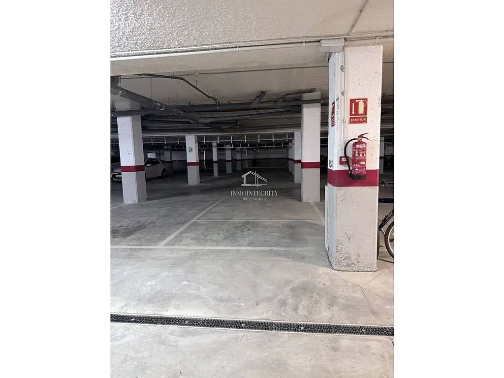 Garage - Apartment with Pool and Garage in Cabanes