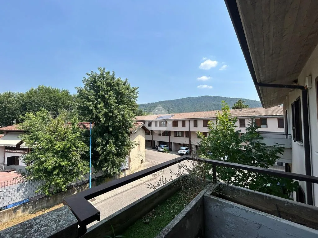 Rõdu - Semi-detached Villa with Solar Panels in Brescia