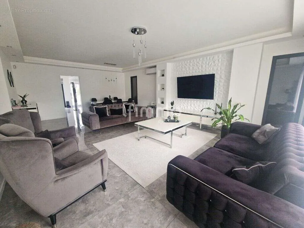 Elutuba - Contemporary Villa with Pool in Croignon