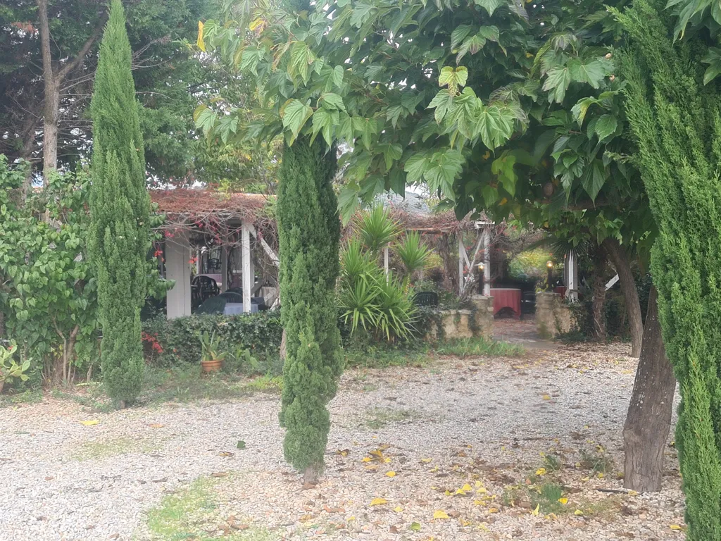 Jardin - Ensemble Maison + Restaurant avec Terrasse à Clermont-l'Hérault