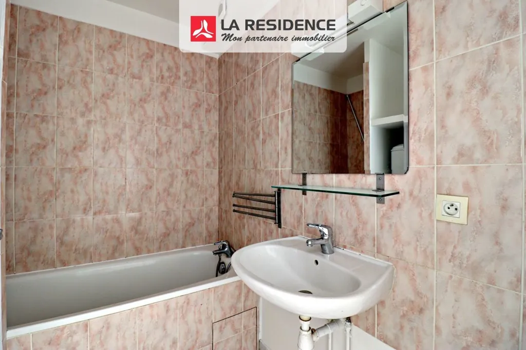 Salles de bain - Appartement F3 avec Parking à Chanteloup-les-Vignes