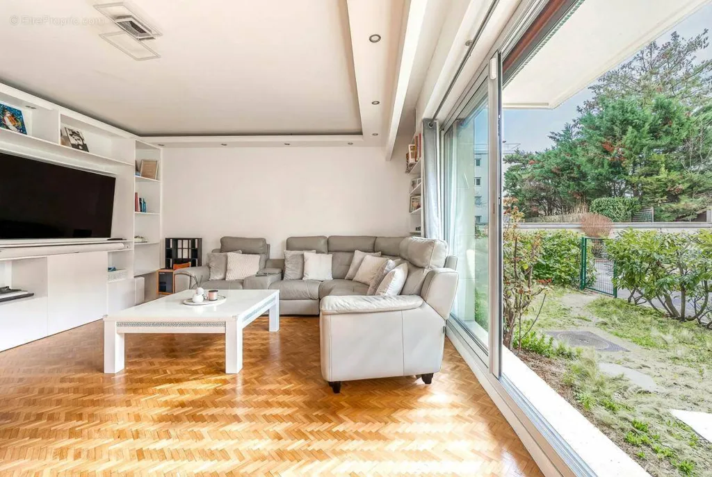 Séjour - Appartement avec Jardin au Calme à Saint-Louis