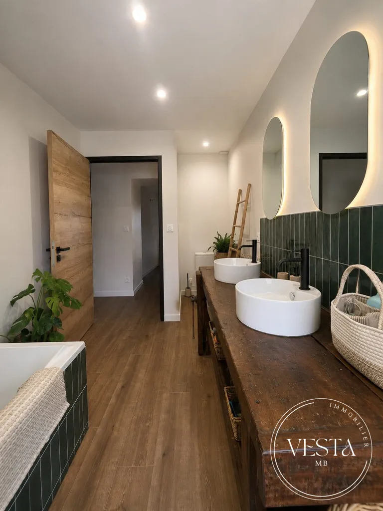 Salles de bain - Maison de charme avec jardin à Fleurey-sur-Ouche