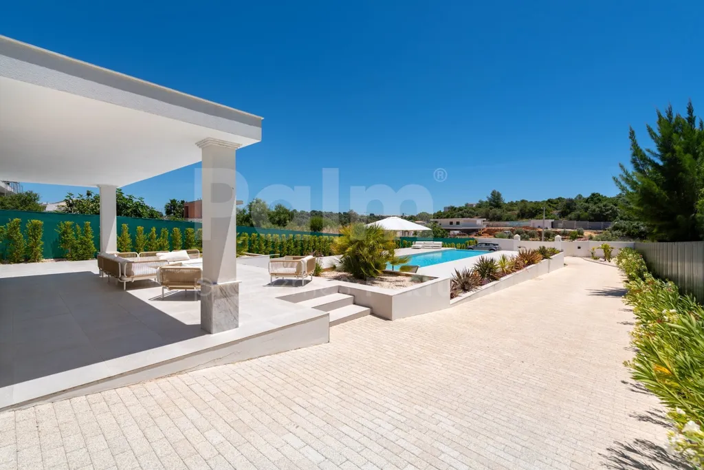 Bassein - Luxury Villa with Heated Pool in Central Alvor