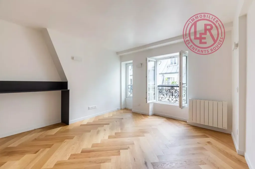 Pièces - Appartement rénové avec vue sur les toits à Paris 6e