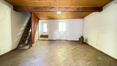 Pièces - Terraced Rustic House in Bisuschio