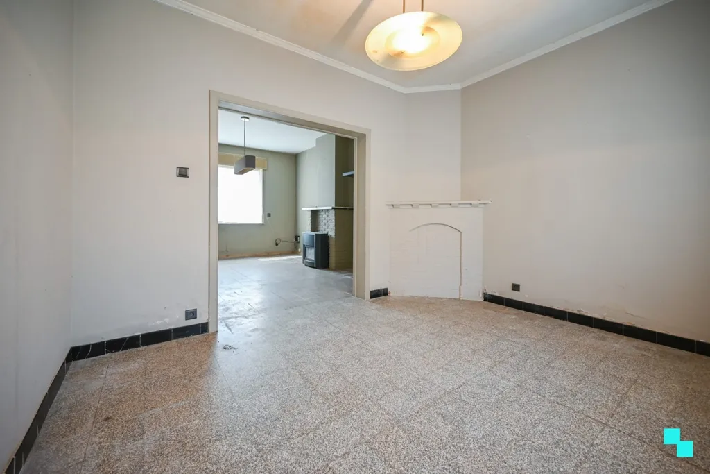Stanze - Corner House to Renovate in Izegem