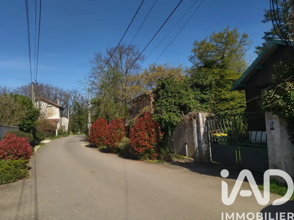 Välivaade - Renovable Chalet Plot with Garden in Tassin-La-Demi-Lune