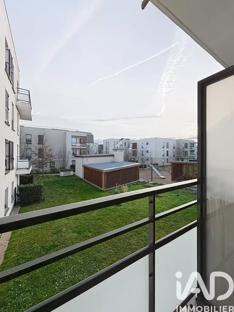 Rõdu - Modern Apartment with Balcony in Montévrain