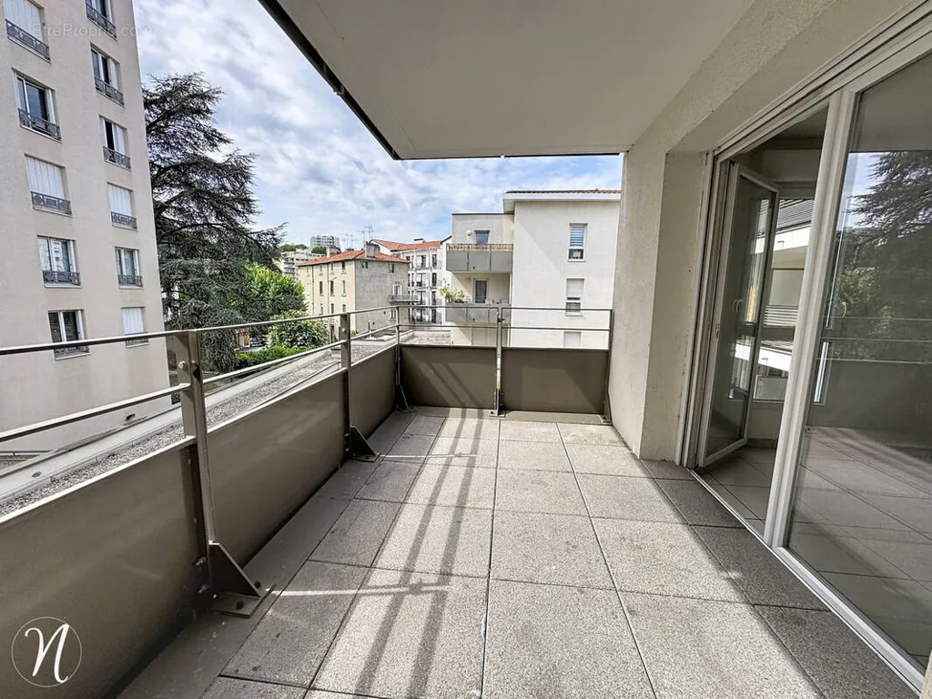 Balcon - Appartement T3 avec Terrasse au Centre d'Oullins