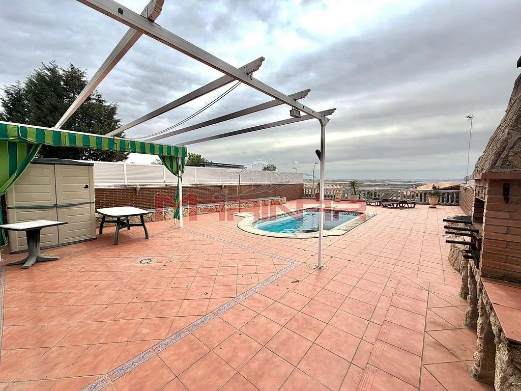 Bassein - Adosado with Pool in Valle Grande, Seseña