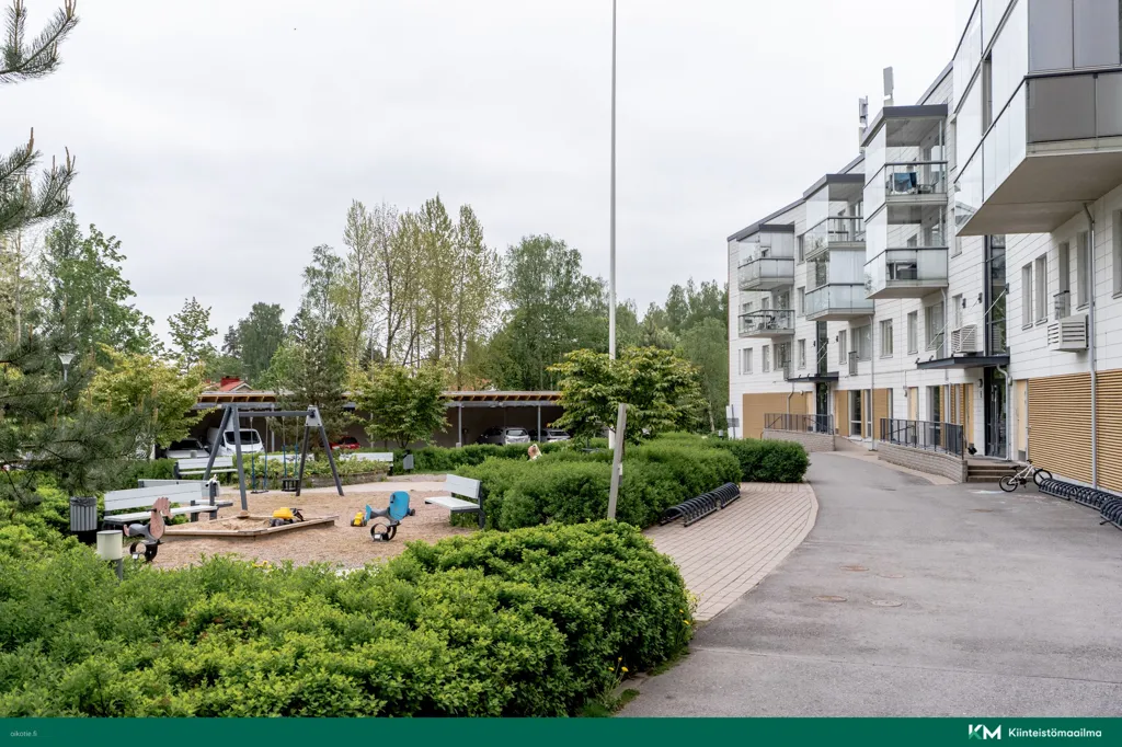 Garden - First Floor Apartment with Sauna in Vantaa