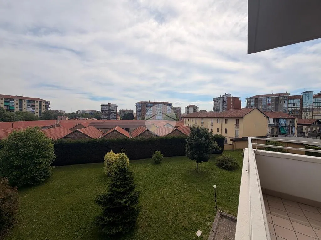 Rõdu - 2-Bedroom Apartment with Balcony in Torino