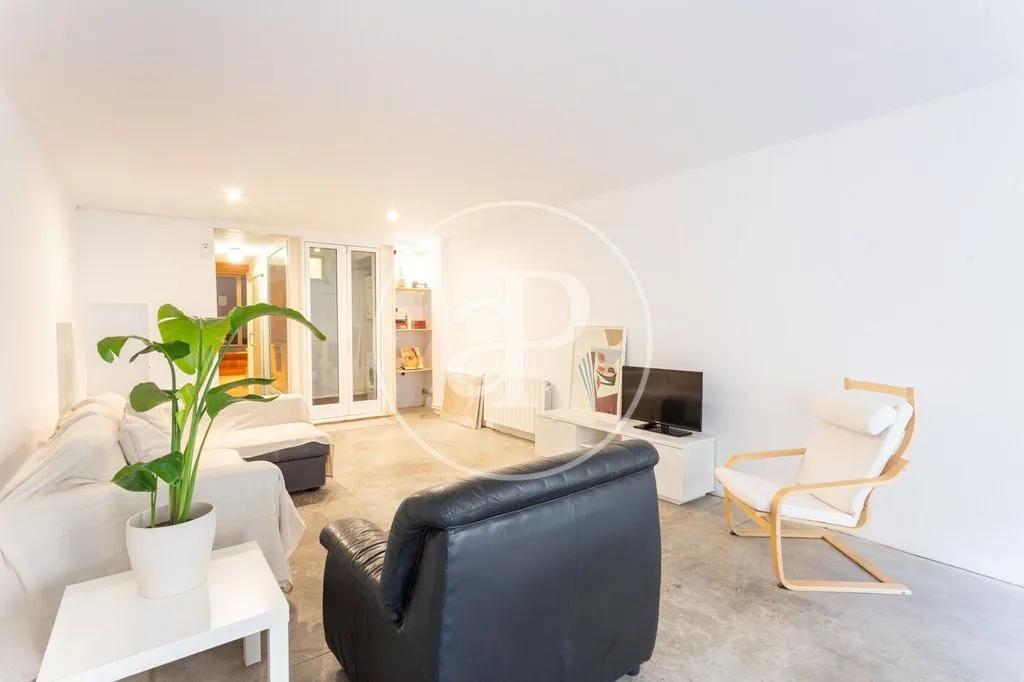 Elutuba - Duplex Flat with Garden in Barcelona