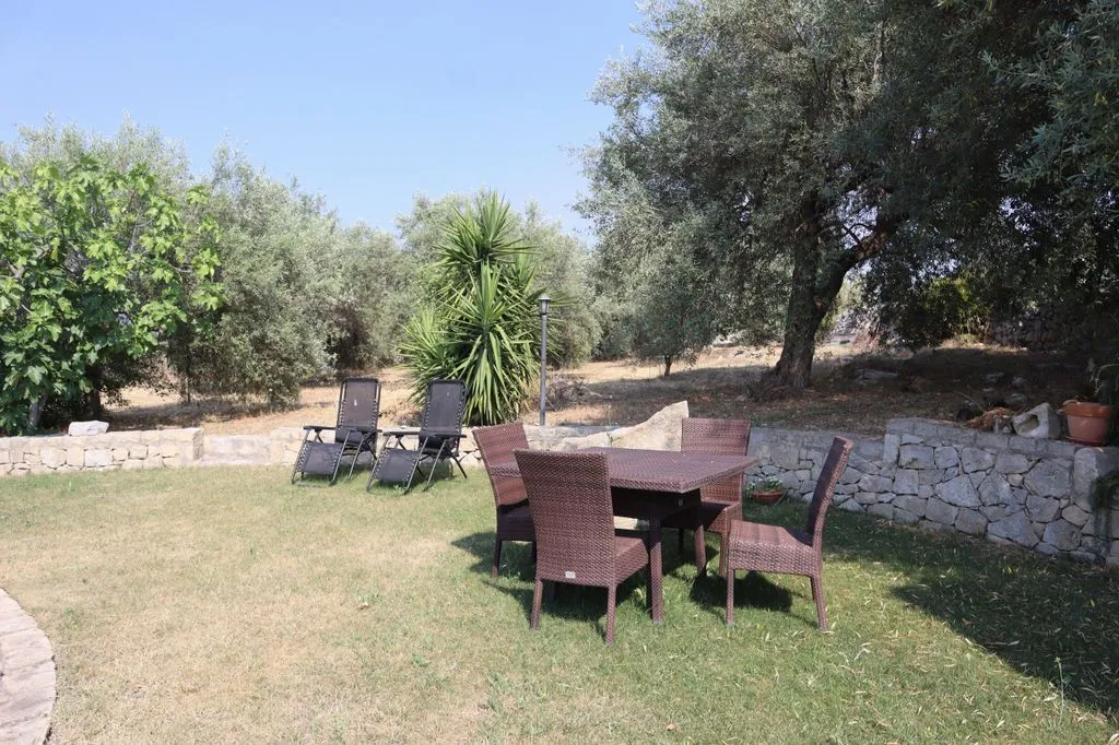 Jardin - Restored Villa with Garden in Modica