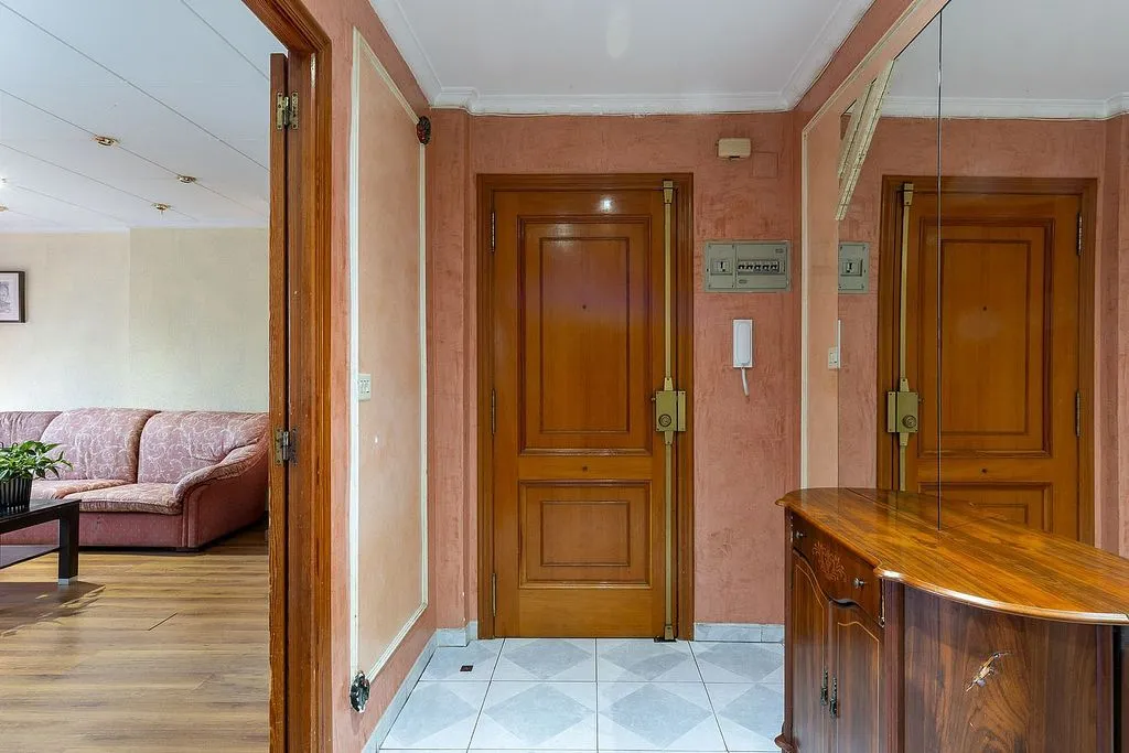 hallway_entrance