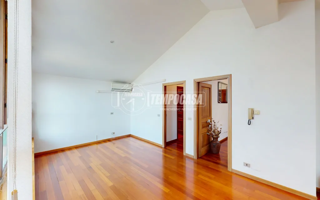 Pièces - Elegant Villa with Two Units in Camerata Picena