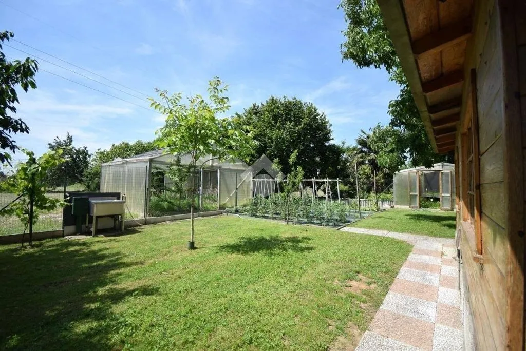 Garden - Luxury Villa with Private Garden in Brugherio