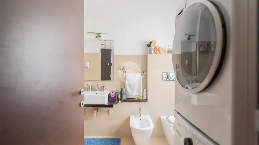 Salles de bain - Triplex with Balcony in Central Rome