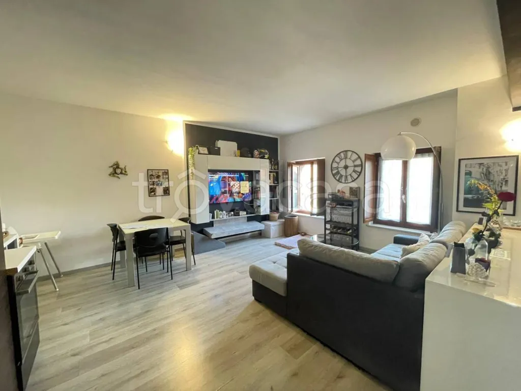 Séjour - Rearranged Apartment with Balcony in Collegno