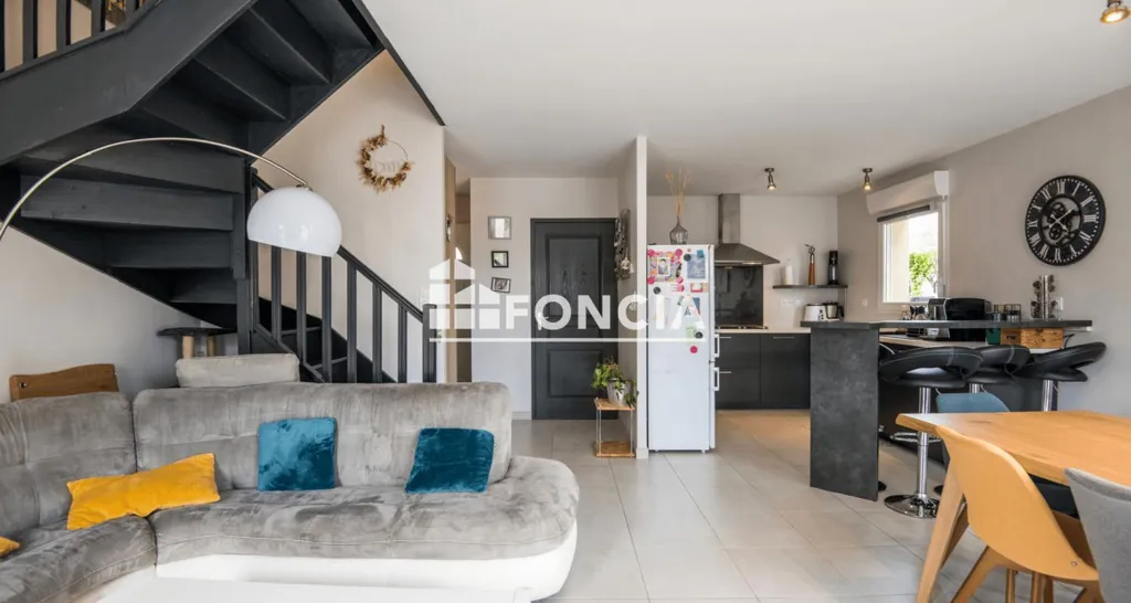 Séjour - Maison Moderne avec Garage à Bozouls