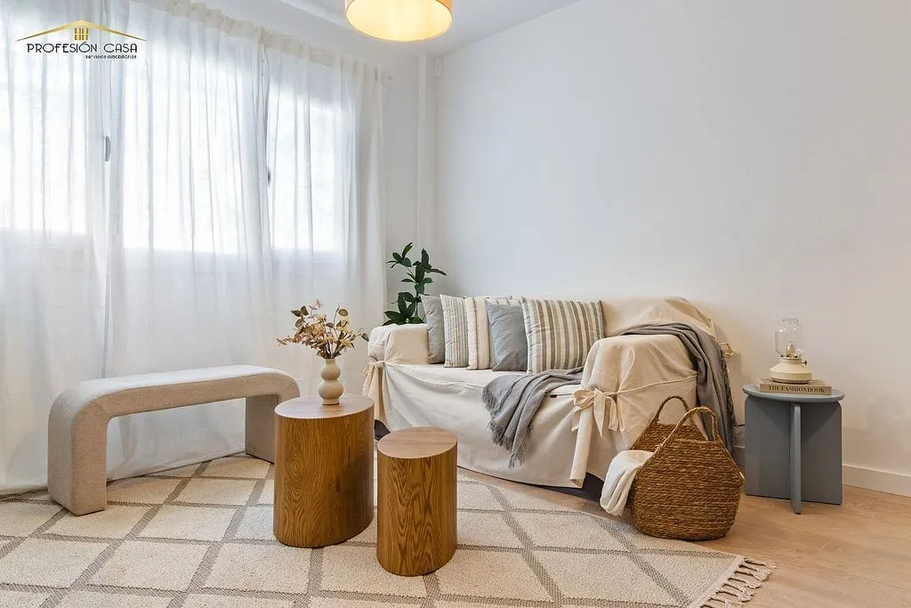 Living Room - T2 Apartment with Balcony in Parque Ayala