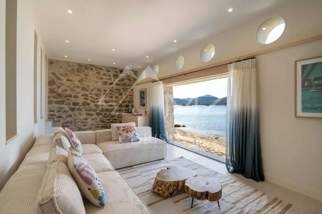 Elutuba - Luxury Villa with Private Beach in Gassin