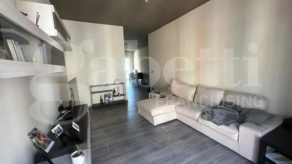 Elutuba - Rear-Facing Triplex in Turin
