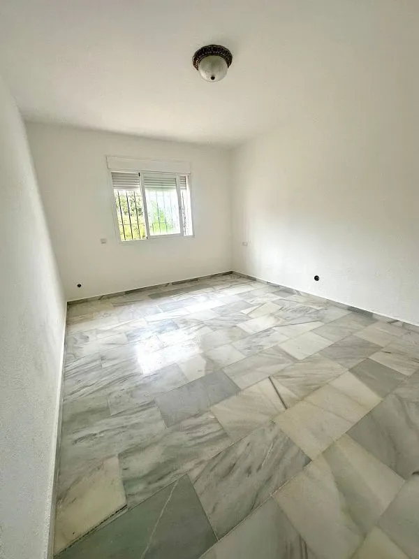 Pièces - Apartment with Pool in Nueva Andalucía