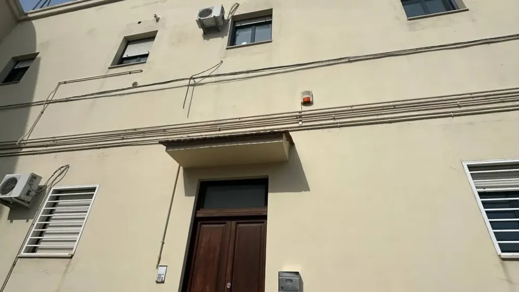 Esterno - Office Space with Parking in Bari