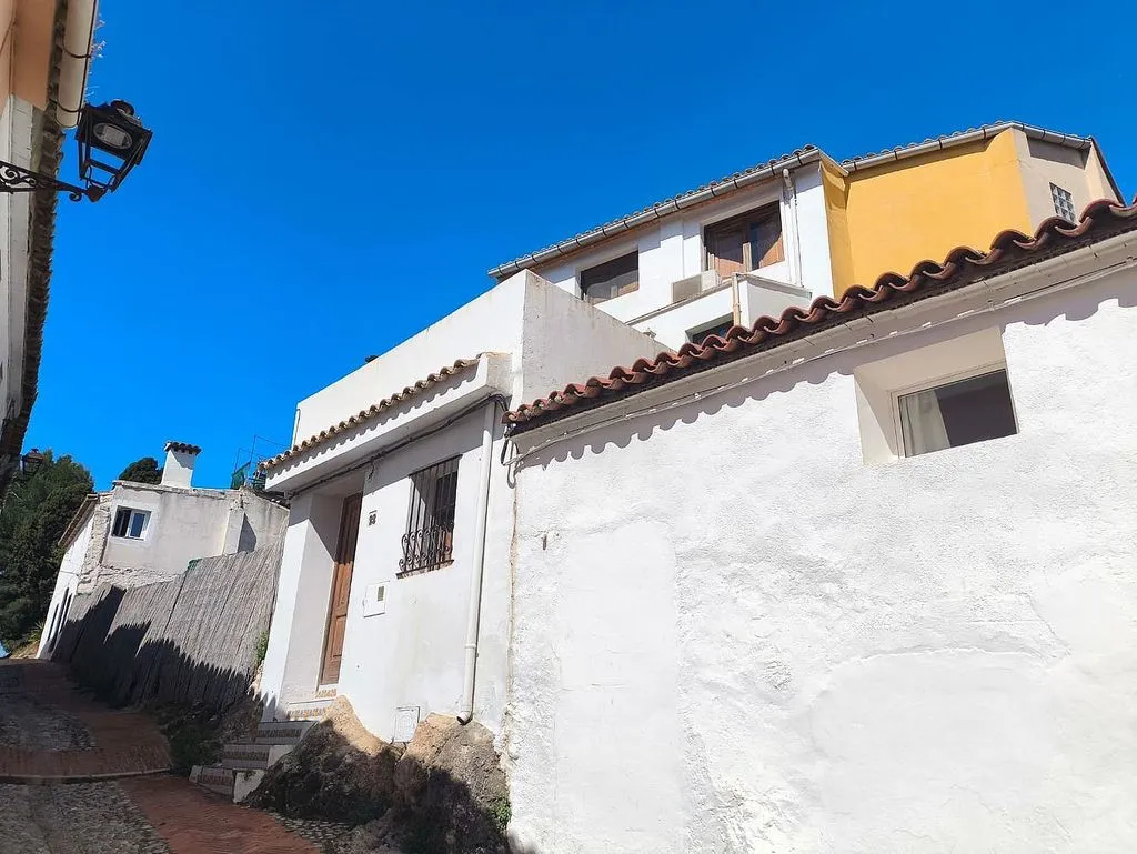 Außenansicht - Terraced House with Balcony in Castelló de Rugat