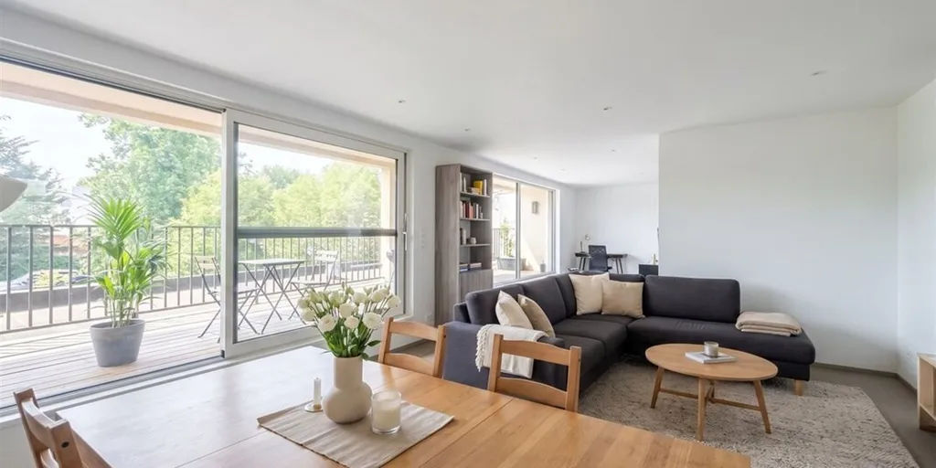 Elutuba - Spacious 3-Bedroom Apartment with Terrace in Sint-Niklaas