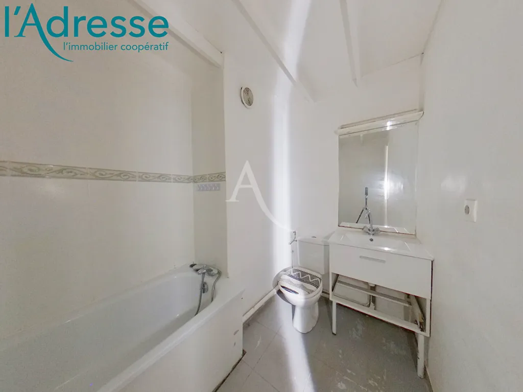 Salles de bain - Duplex 3 Pièces avec Box à Proximité des Commerces