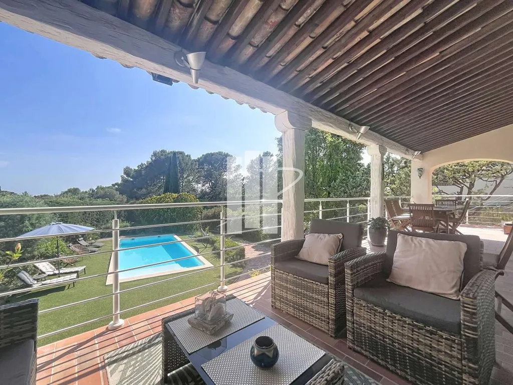 Terrasse - Villa avec Piscine Chauffée à Boulouris