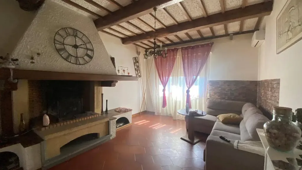 Séjour - Apartment with Balcony in Perignano