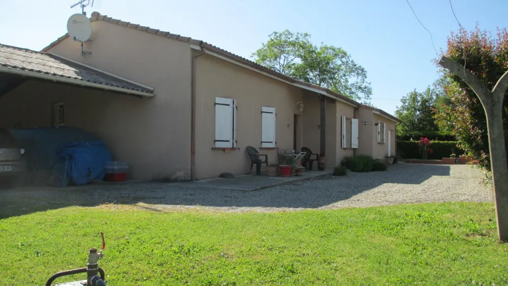 Extérieur - Villa de Plain-Pied avec Garage à Auterive