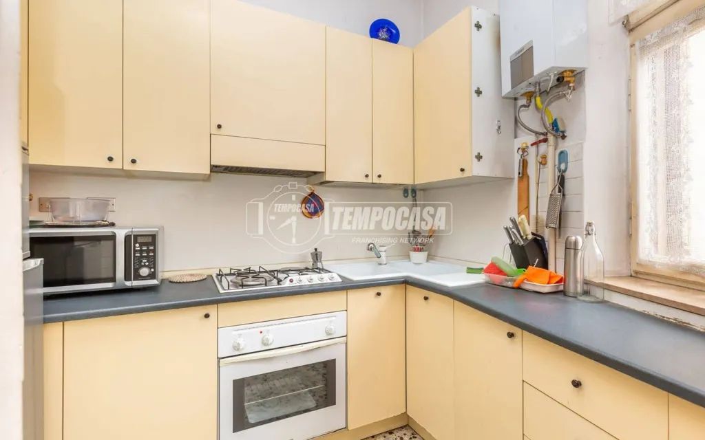 Cuisine - Trilocale with Balcony in Central Poirino