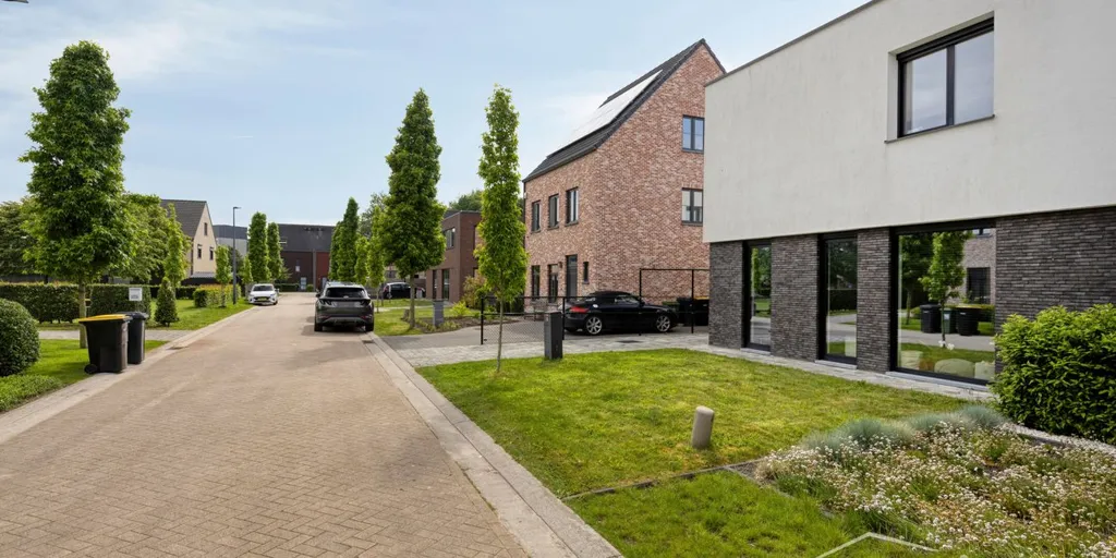 Exterior - Luxurious Half-Open House with Terrace in Wuustwezel