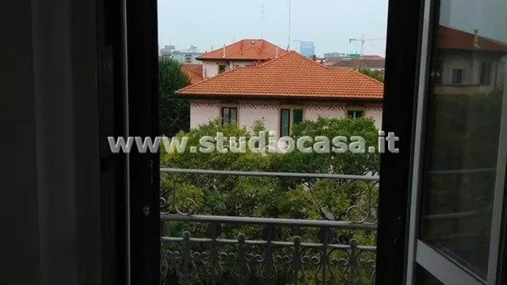 Pièces - Furnished Flat with Balcony in Milan