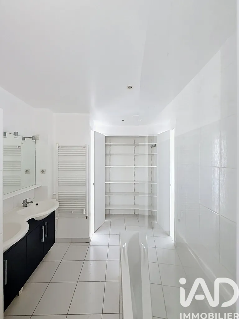 Salles de bain - Appartement avec balcon vue mer à Toulon
