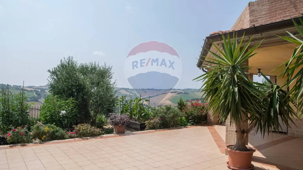 Terrace - Independent House with Private Garden in Ostra