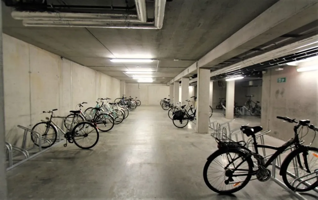 Garage - Appartement 1 Chambre avec Ascenseur à Sint-Michiels