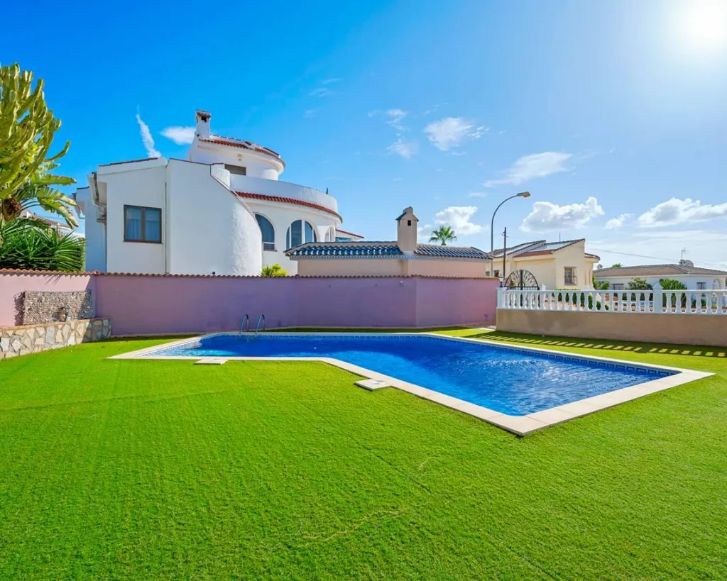 Bassein - Seven-Bedroom Villa with Pool in Ciudad Quesada