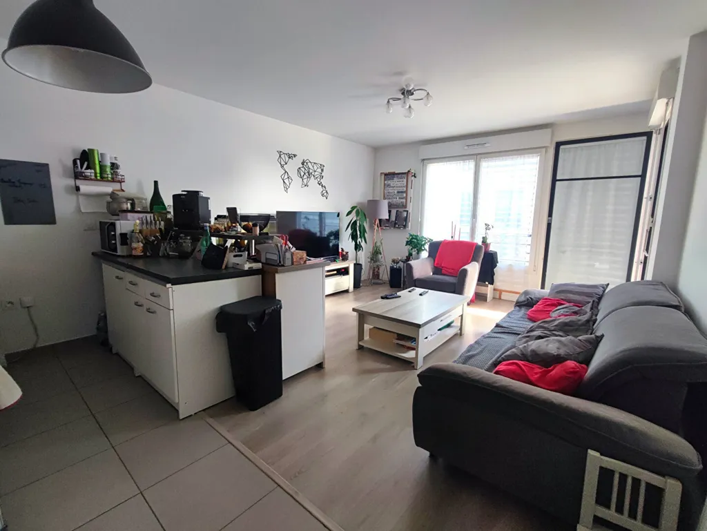 Séjour - Appartement 4 Pièces avec Balcon à Chessy