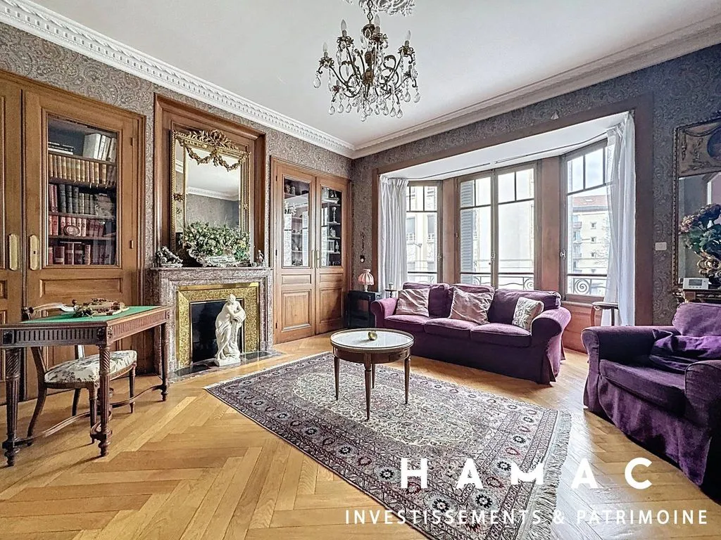 Elutuba - Art Deco Apartment with City View in Lyon
